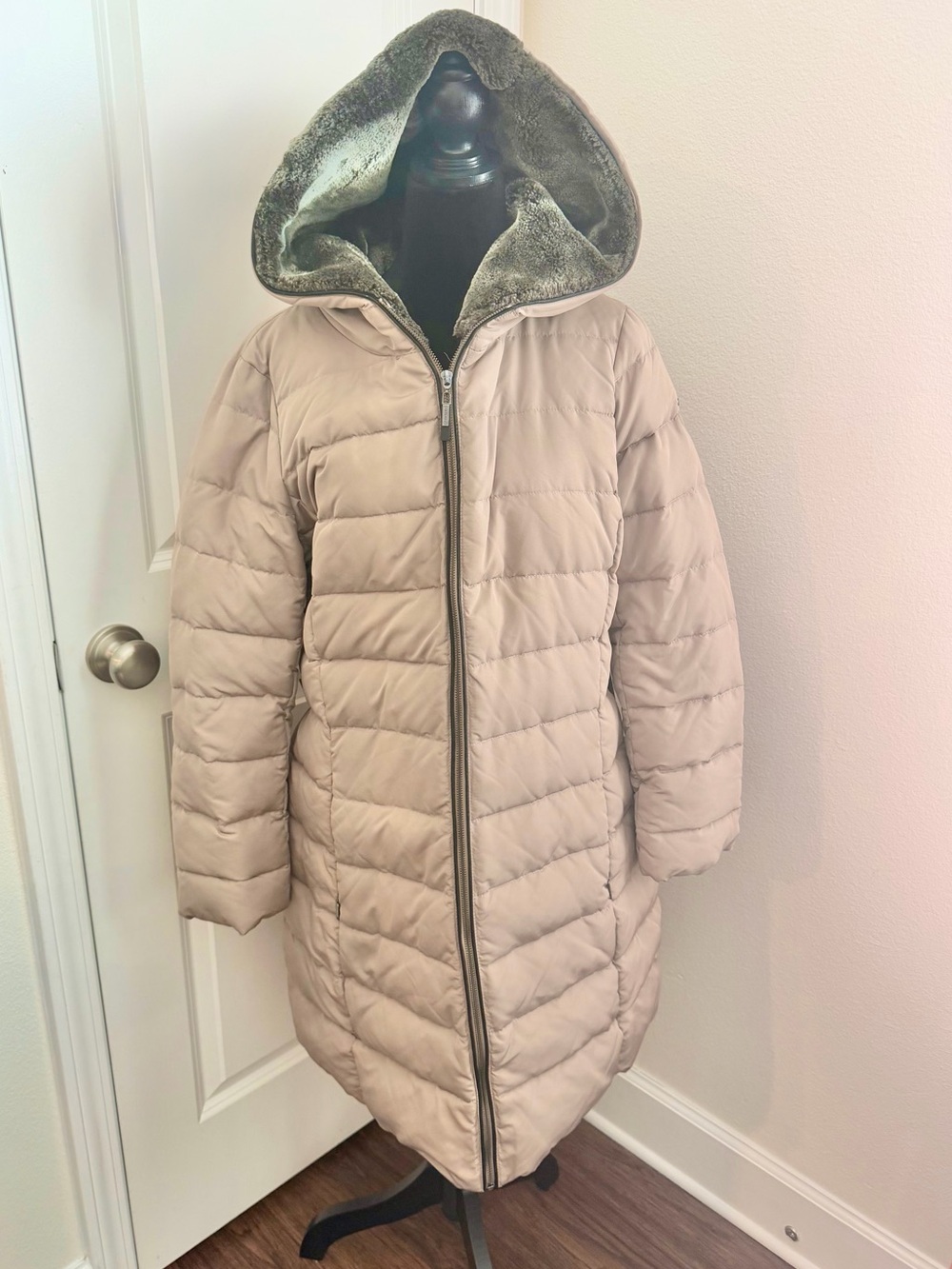 PRE LOVED Esprit Womens 14 Beige Quilted Hooded Puffer Coat with Contrast Belt